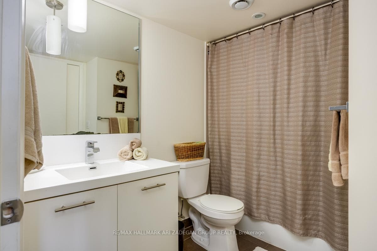 semi ensuite bathroom