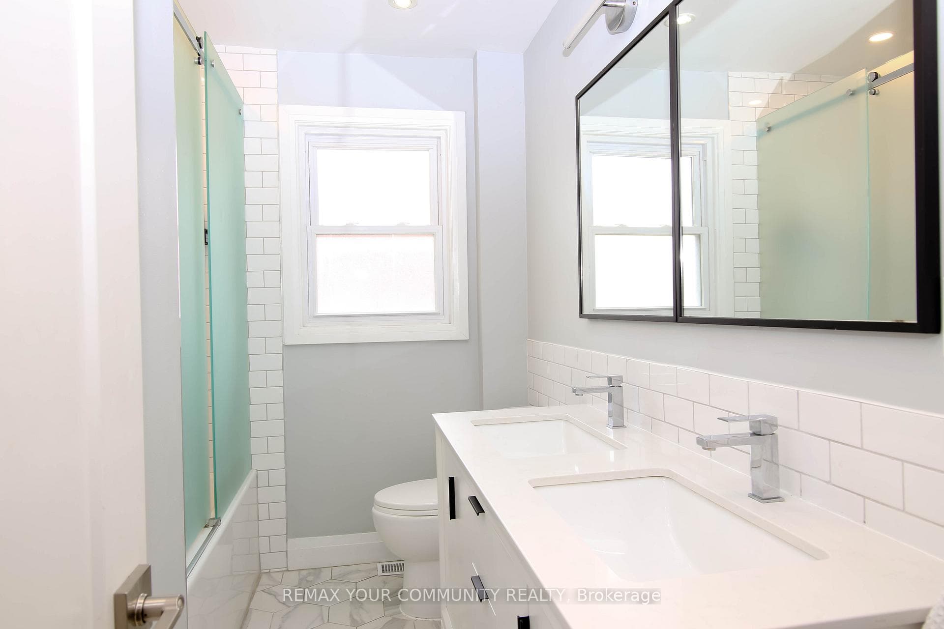 215 Honiton Street photo 22