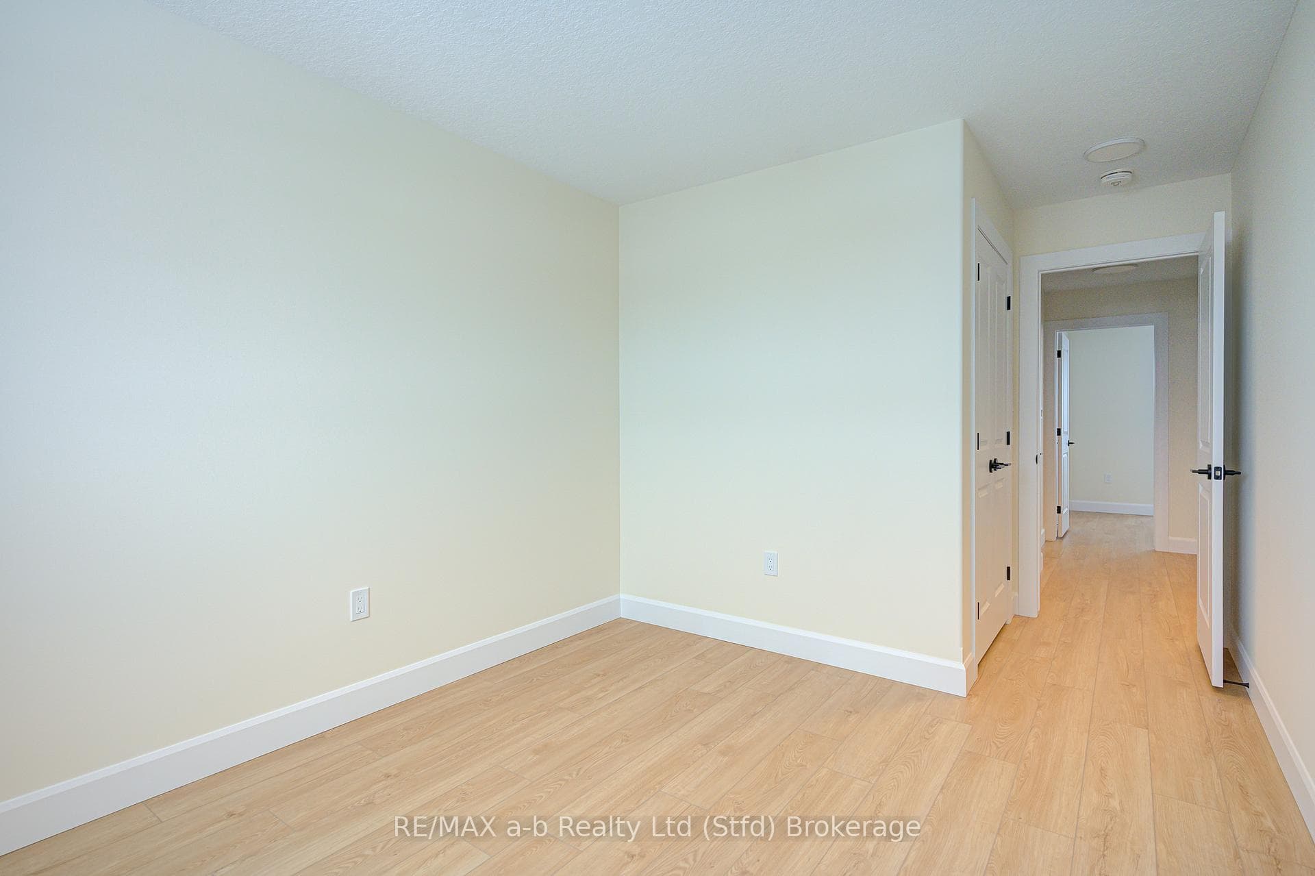 16 LINDA Drive photo 24