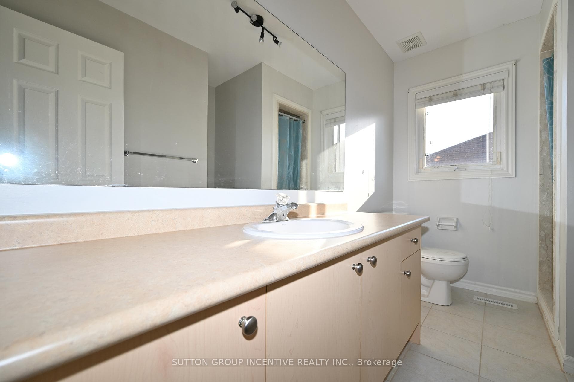 28 Silvercreek Crescent photo 15