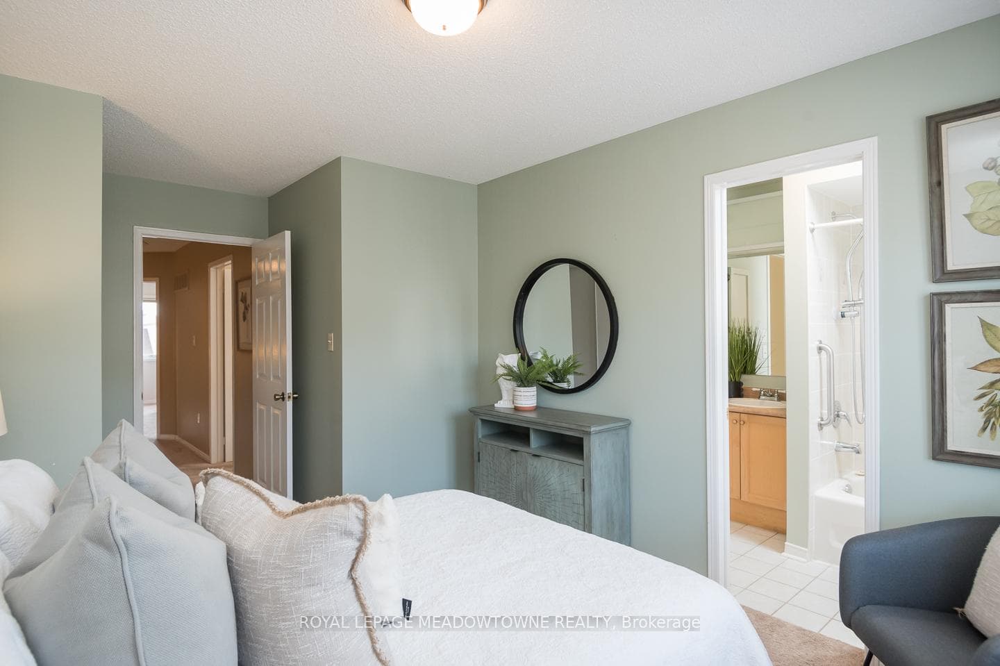 210 Hampshire Way photo 22