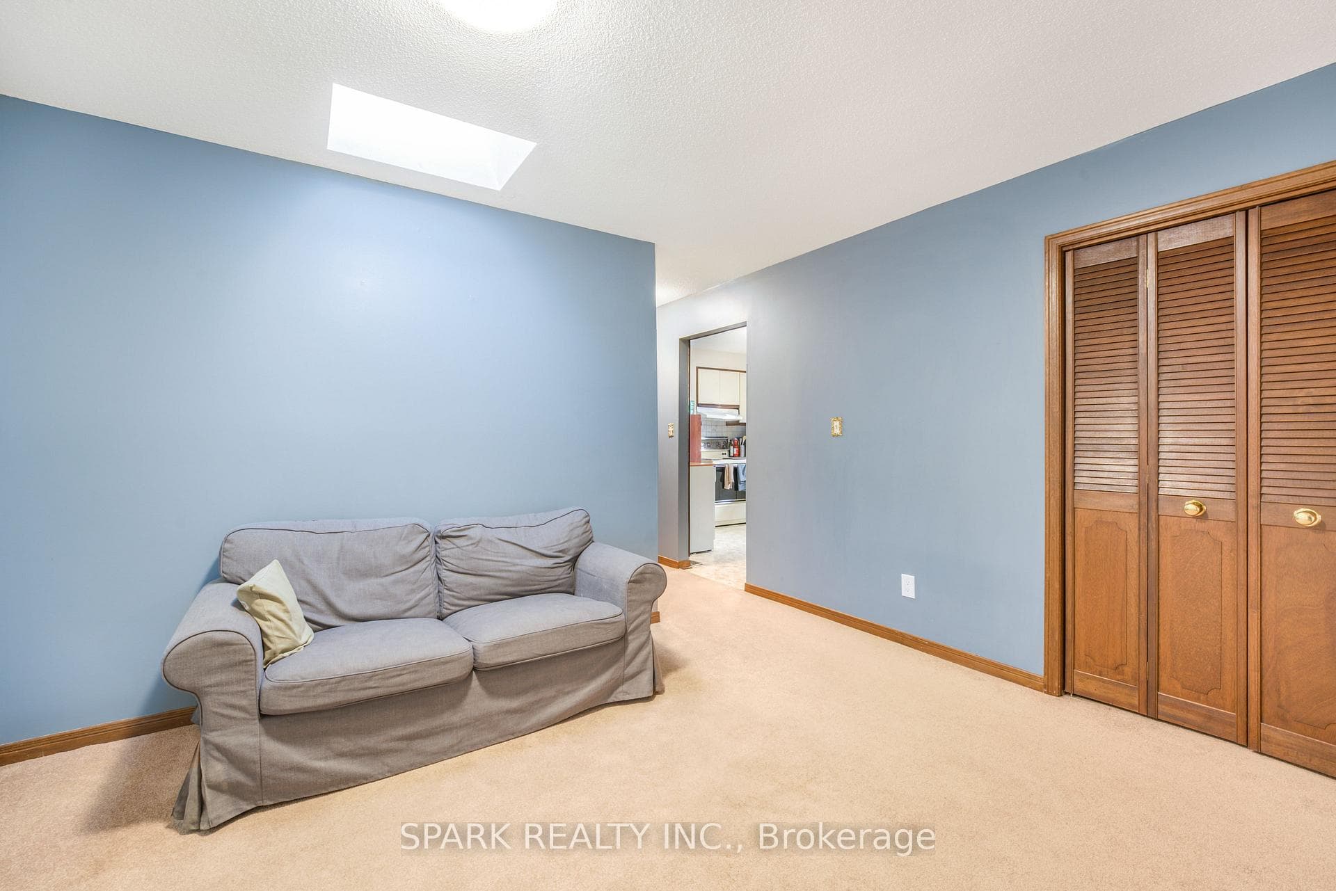 28 Lampman Crescent photo 8