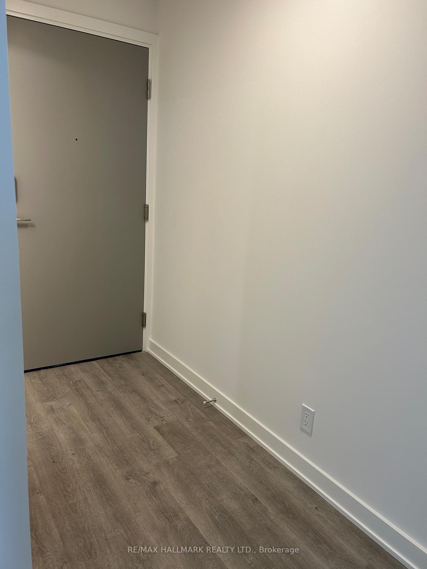 50 Upper Mall Way Unit 805 B photo 2