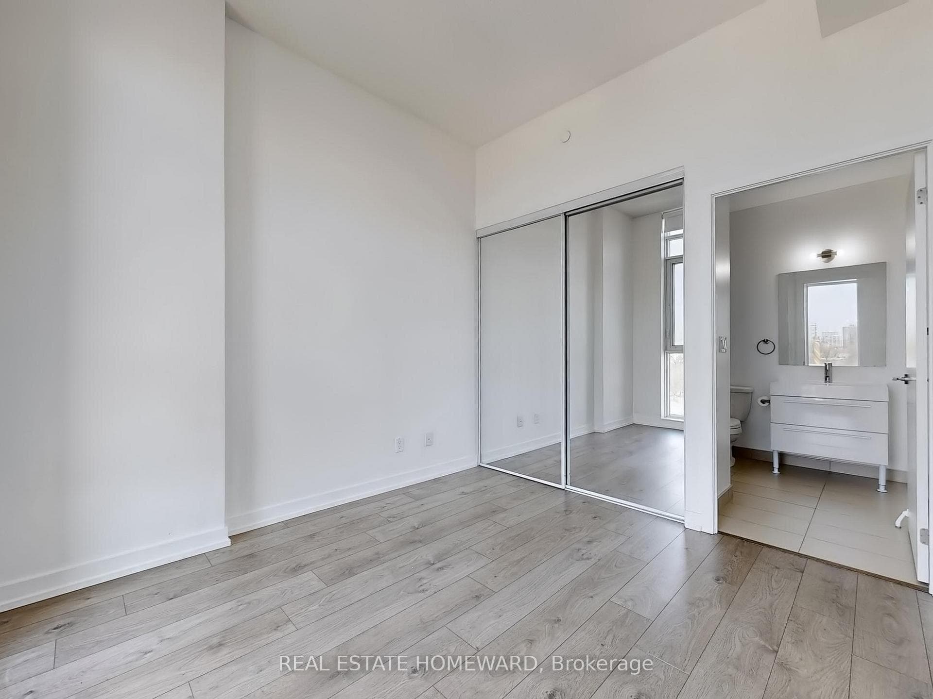 Mirrored Double Closet with 3-Piece Ensuite Bath