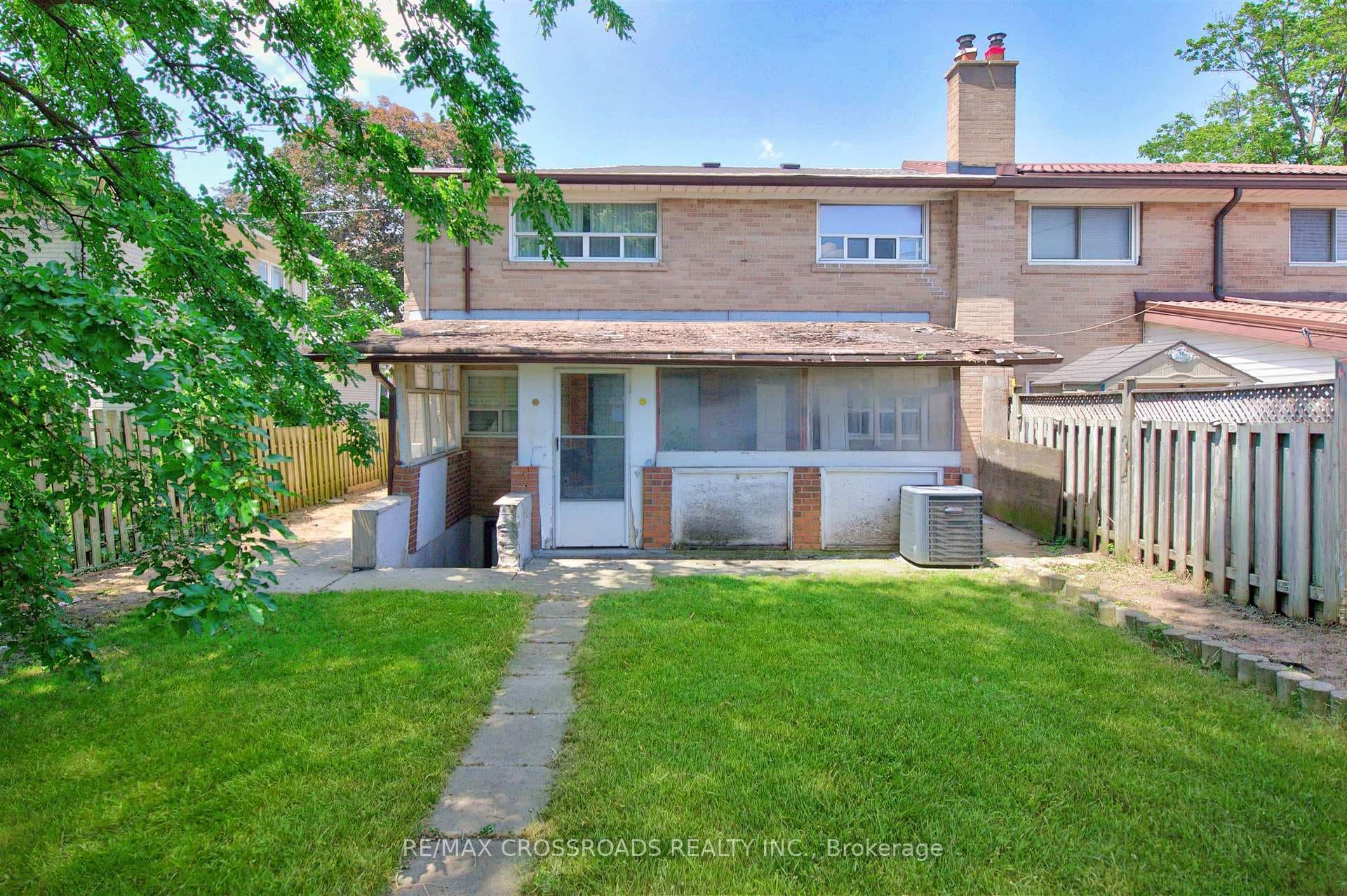 98 Willowridge Road photo 36