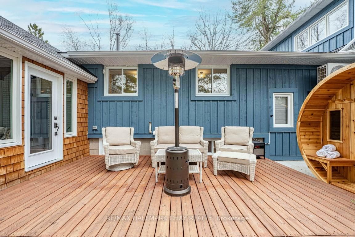 18 Lawrence Avenue photo 10