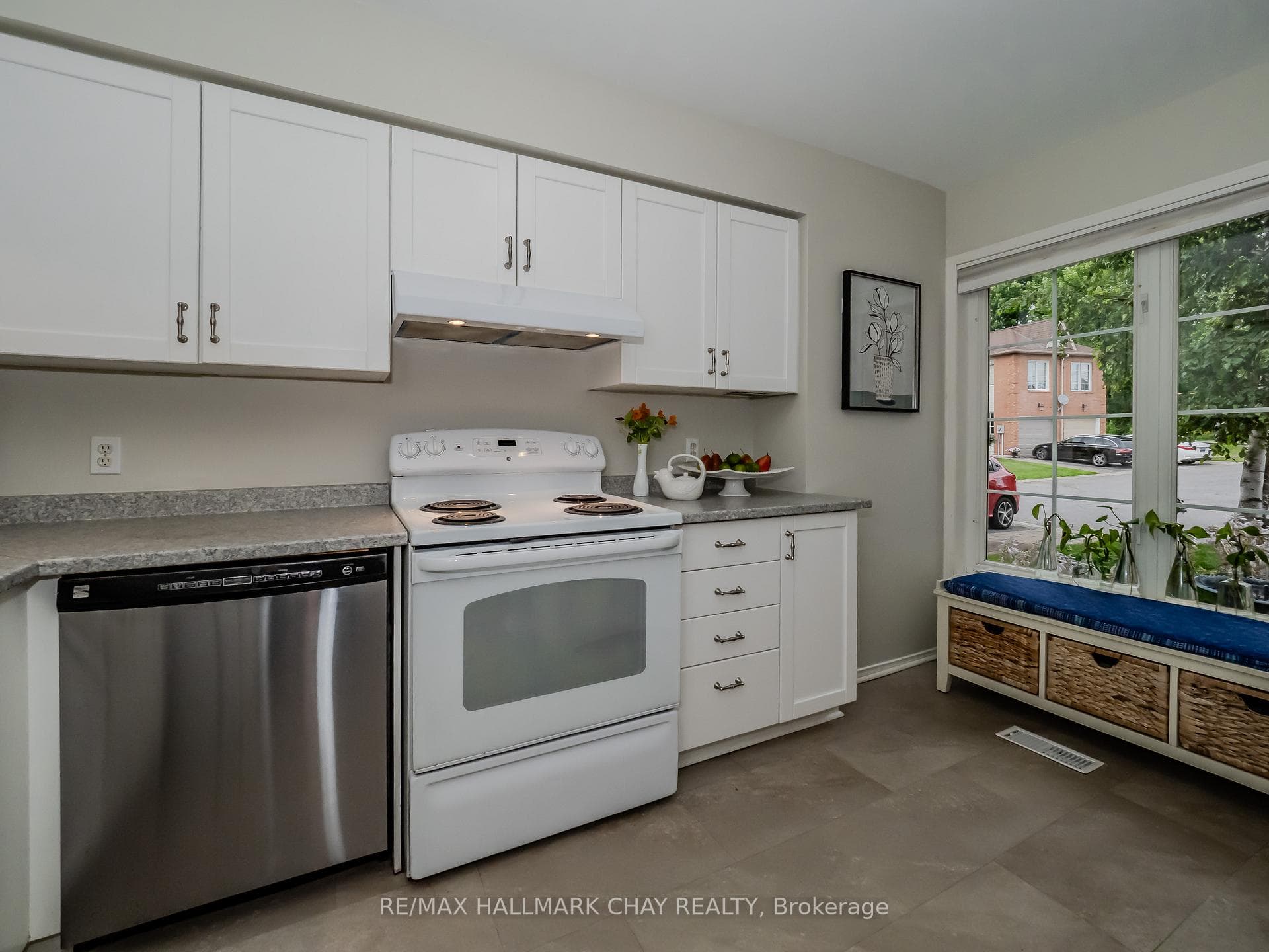 18 Liza Crescent photo 12