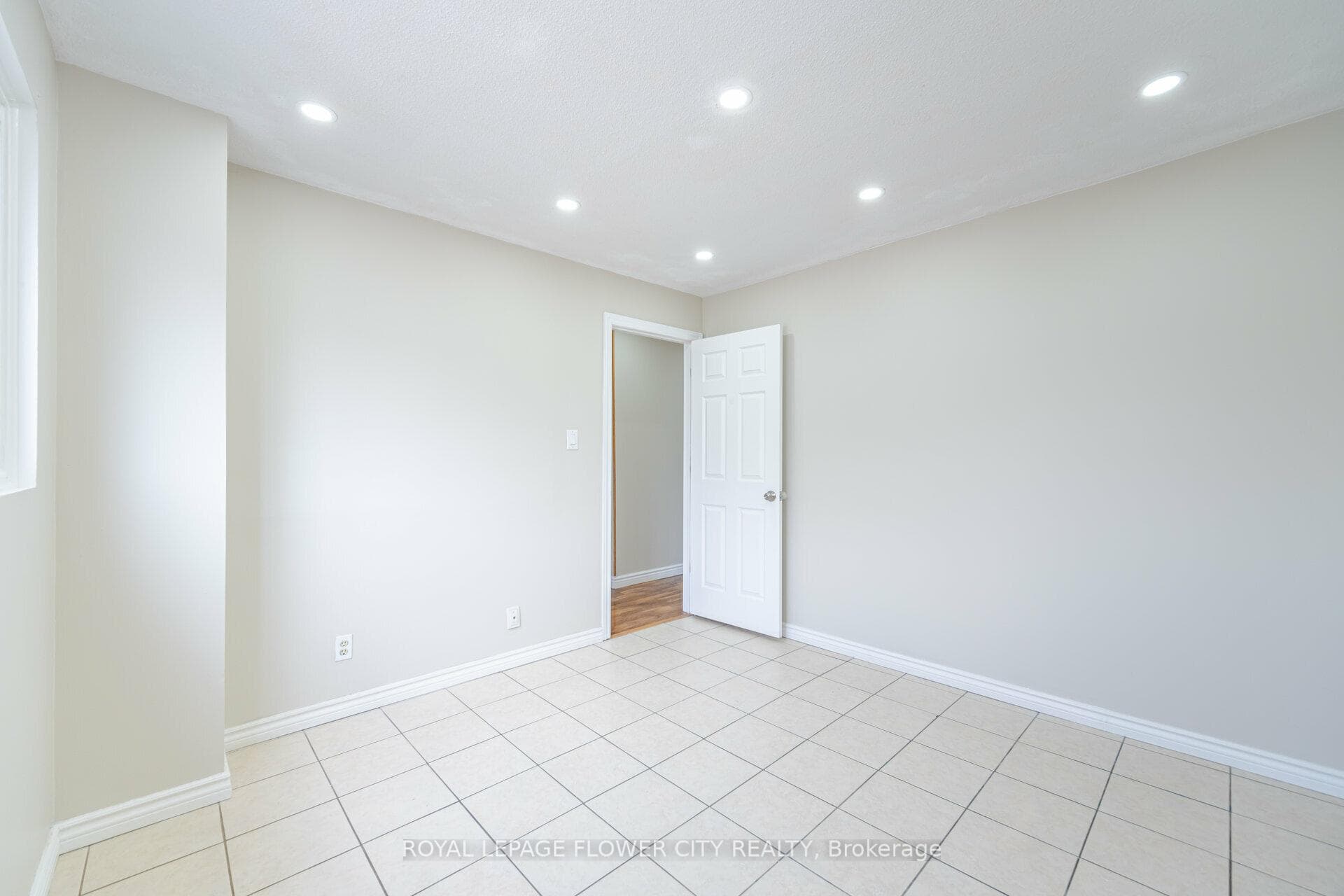 17 Sandringham Court Unit 131 photo 14