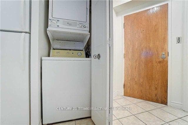 7 Lorraine Drive Unit 1605 photo 17