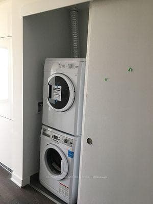 185 Roehampton Avenue Unit 907 photo 8