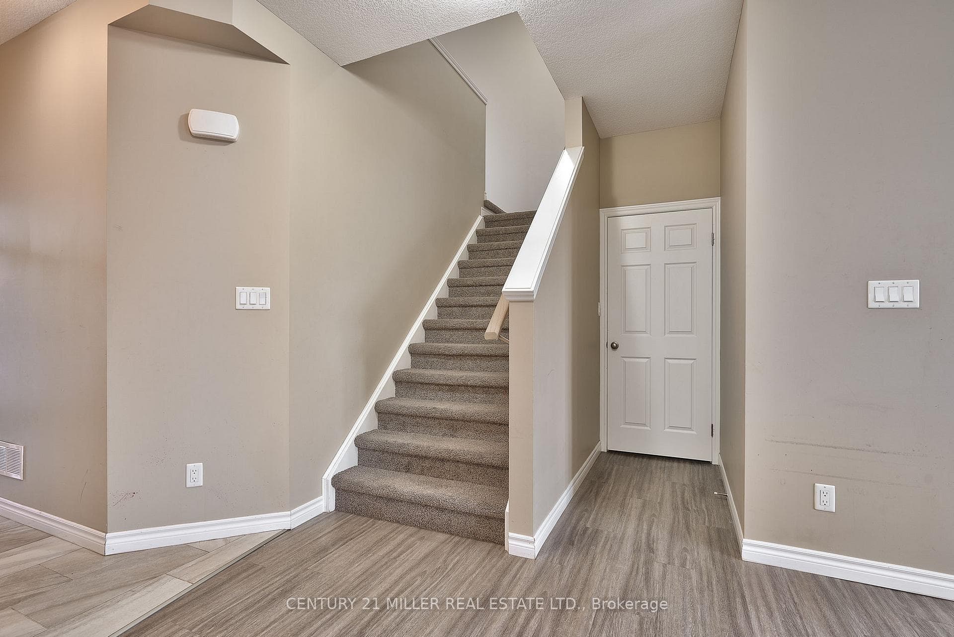 441 Avens Street photo 4