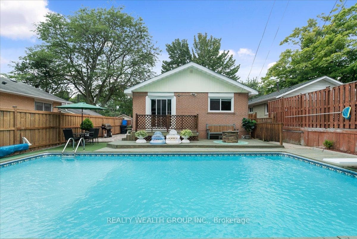 53 Northfield Road photo 37