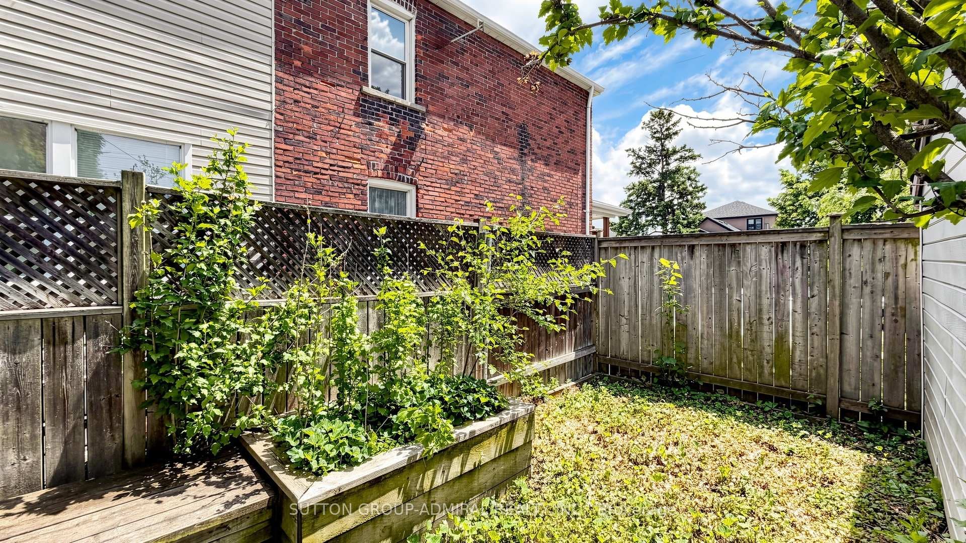 75 Rockcliffe Boulevard photo 31