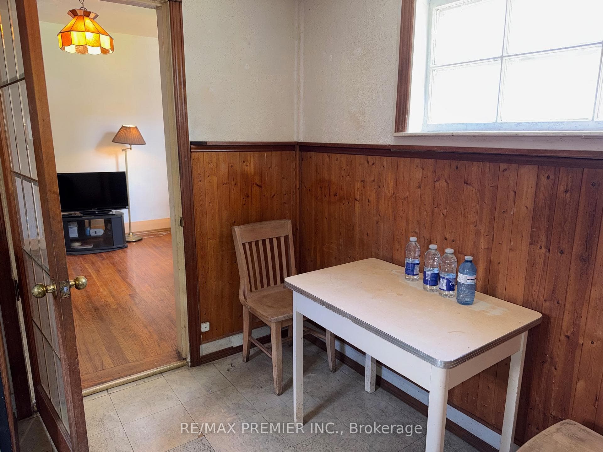 66 Lambton Avenue photo 9