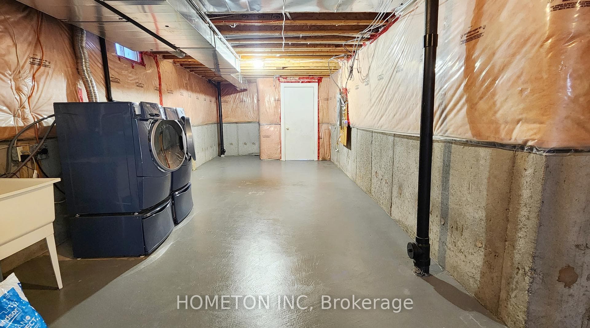 70 Mantle Avenue photo 28
