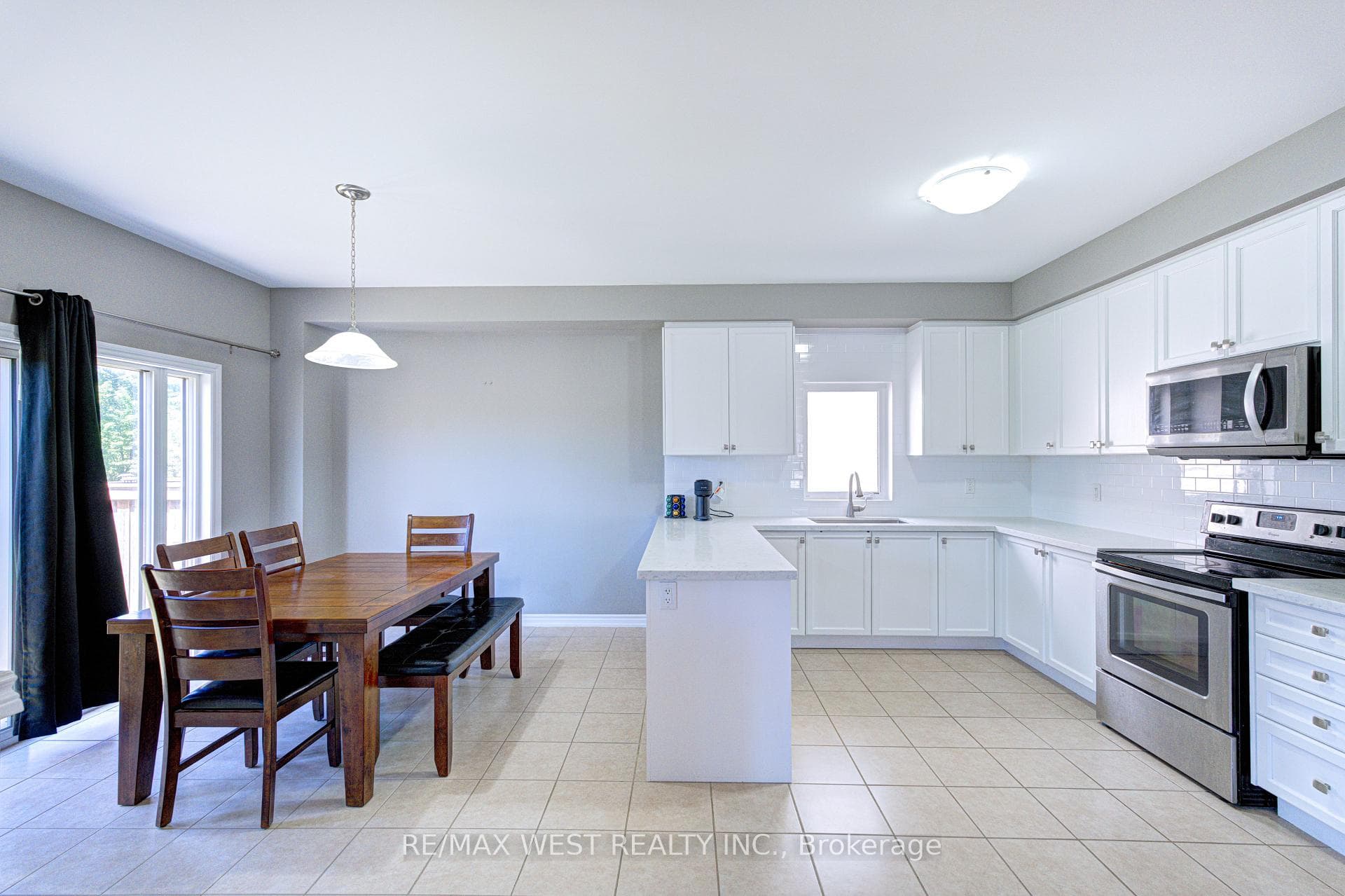 108 Decarolis Crescent photo 25