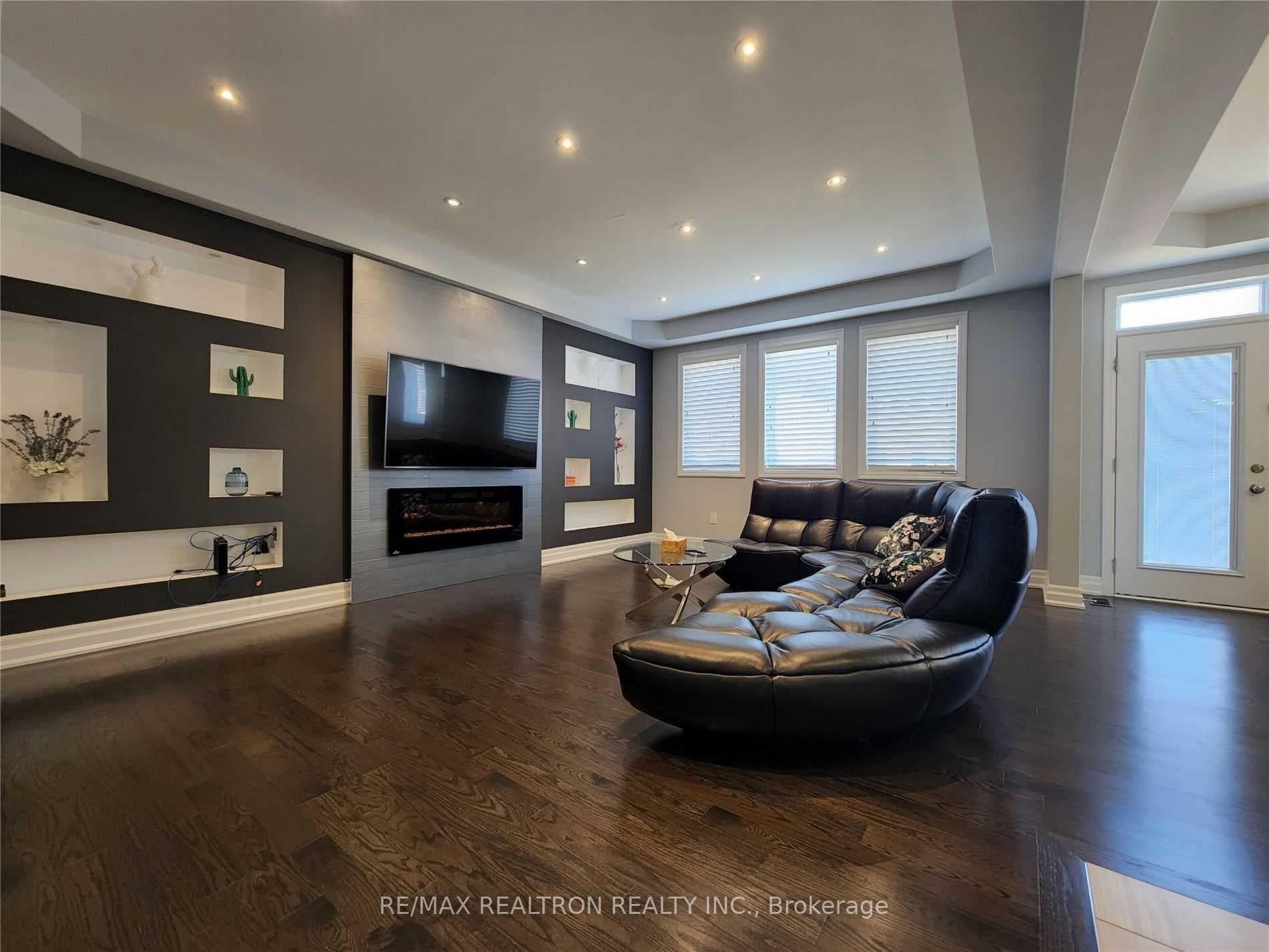 223 Thomas Phillips Drive photo 3