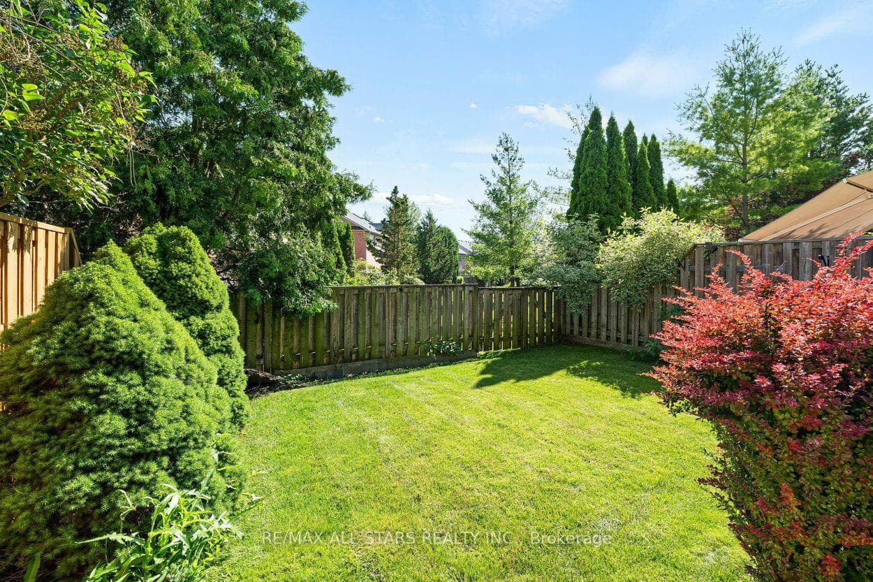 113 Louisbourg Way photo 42