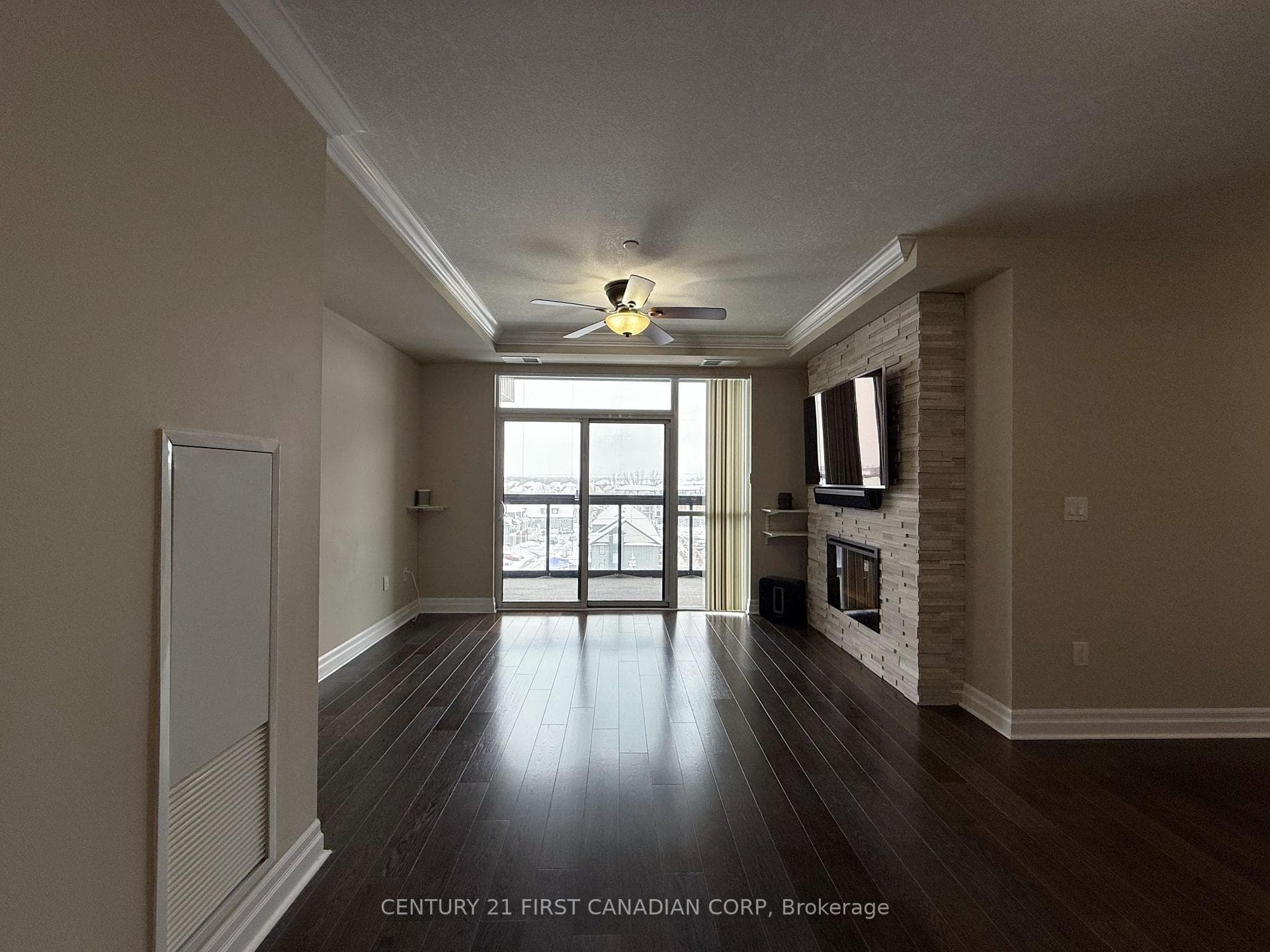 240 Villagewalk Boulevard Unit 512 photo 12