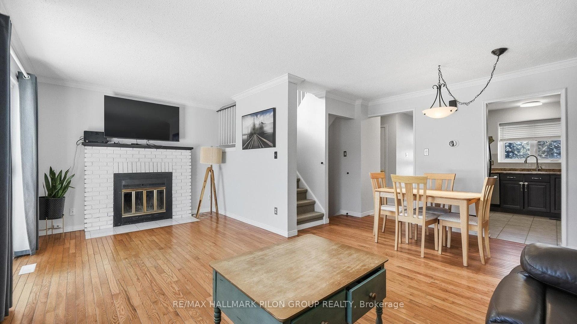 1853 Brousseau Crescent photo 3