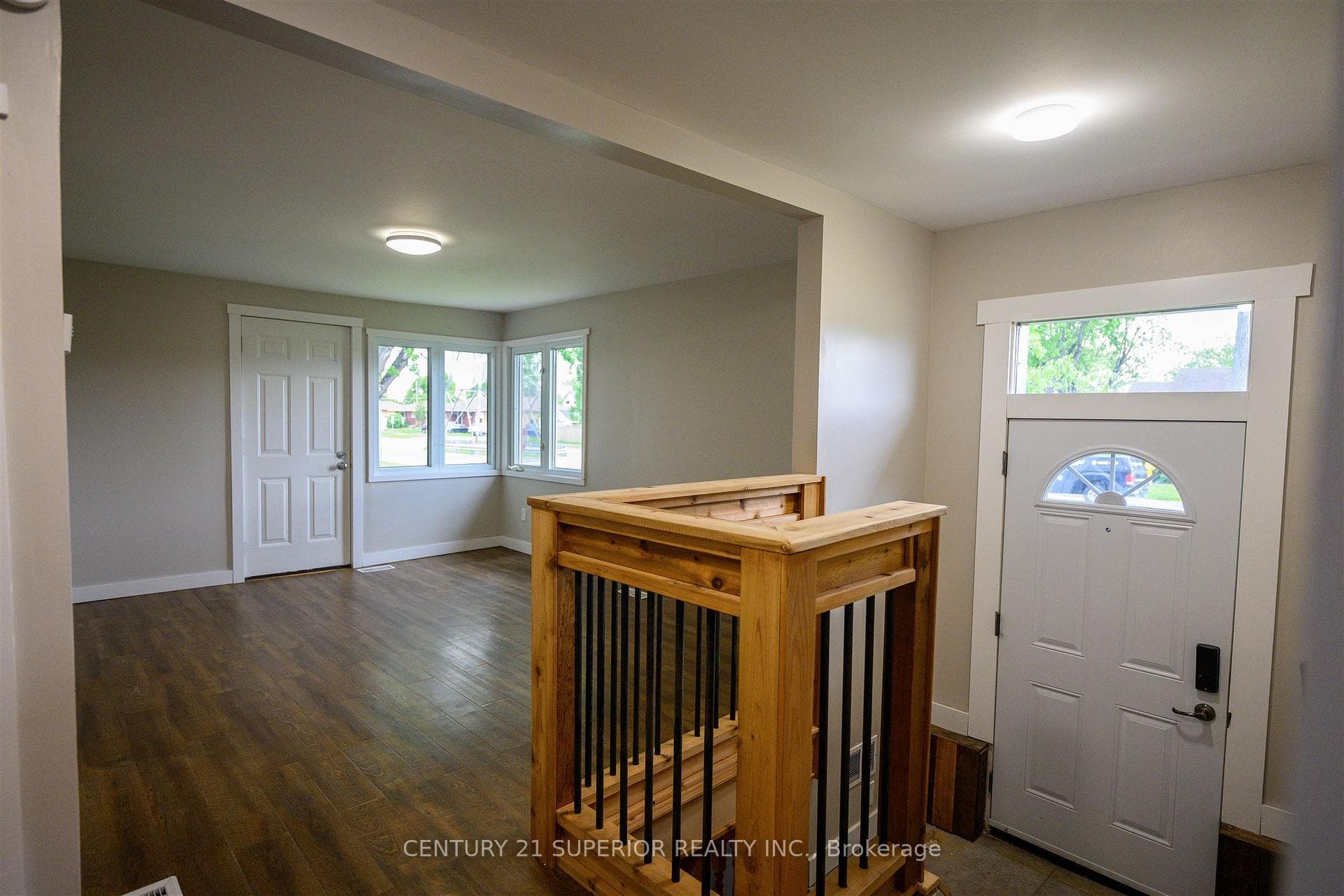 637 Brown Street photo 9