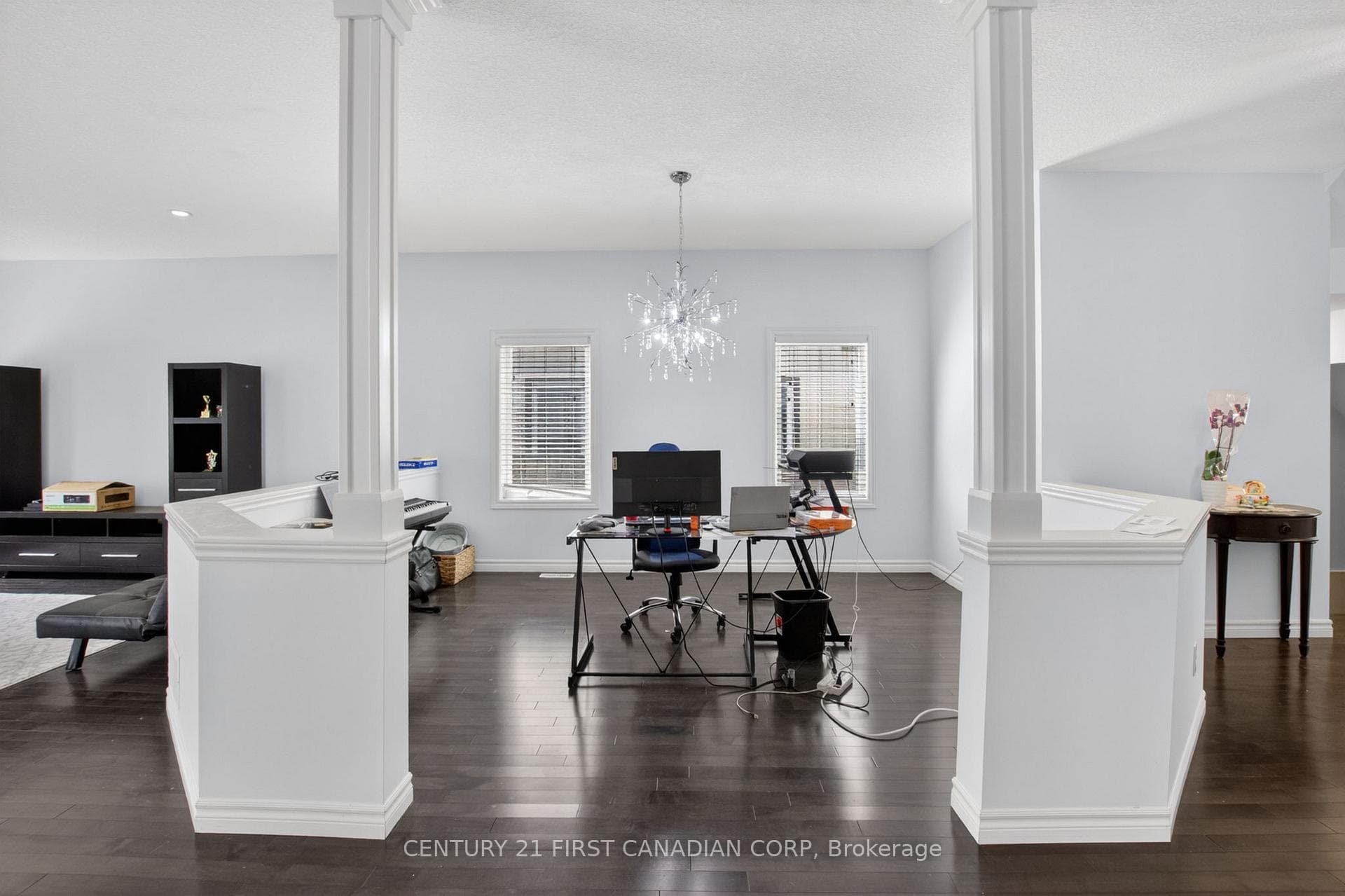697 Killarney Road photo 7