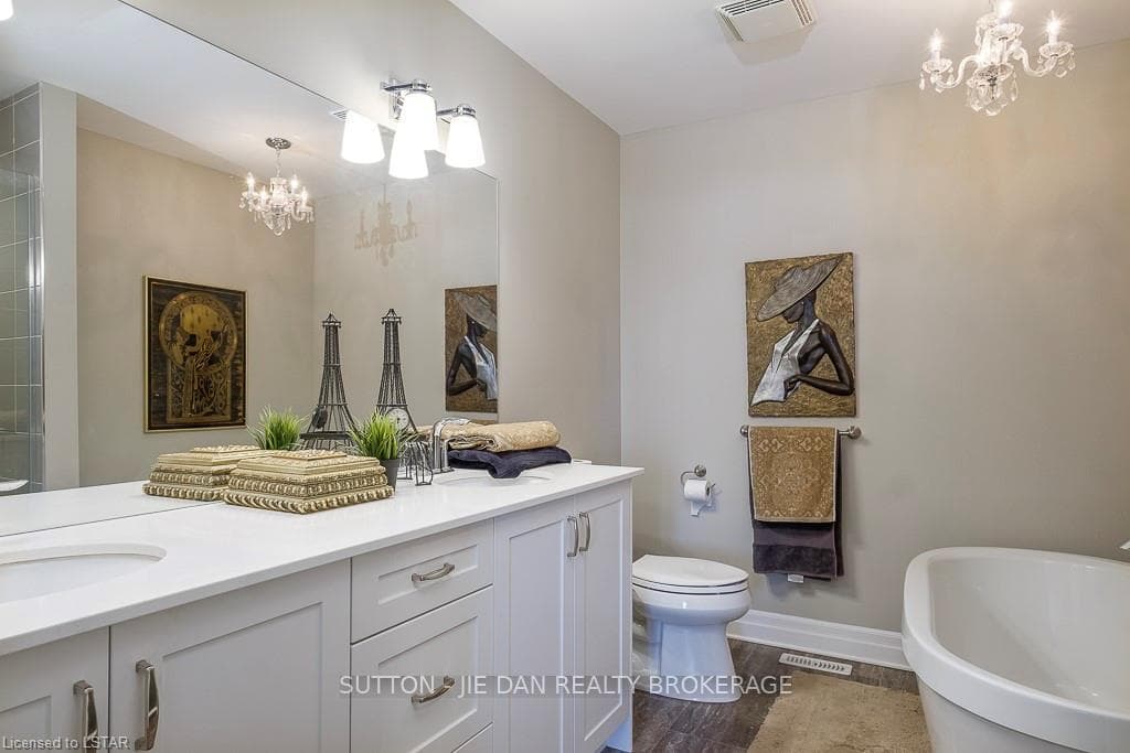 555 SUNNINGDALE Road Unit 3 photo 28