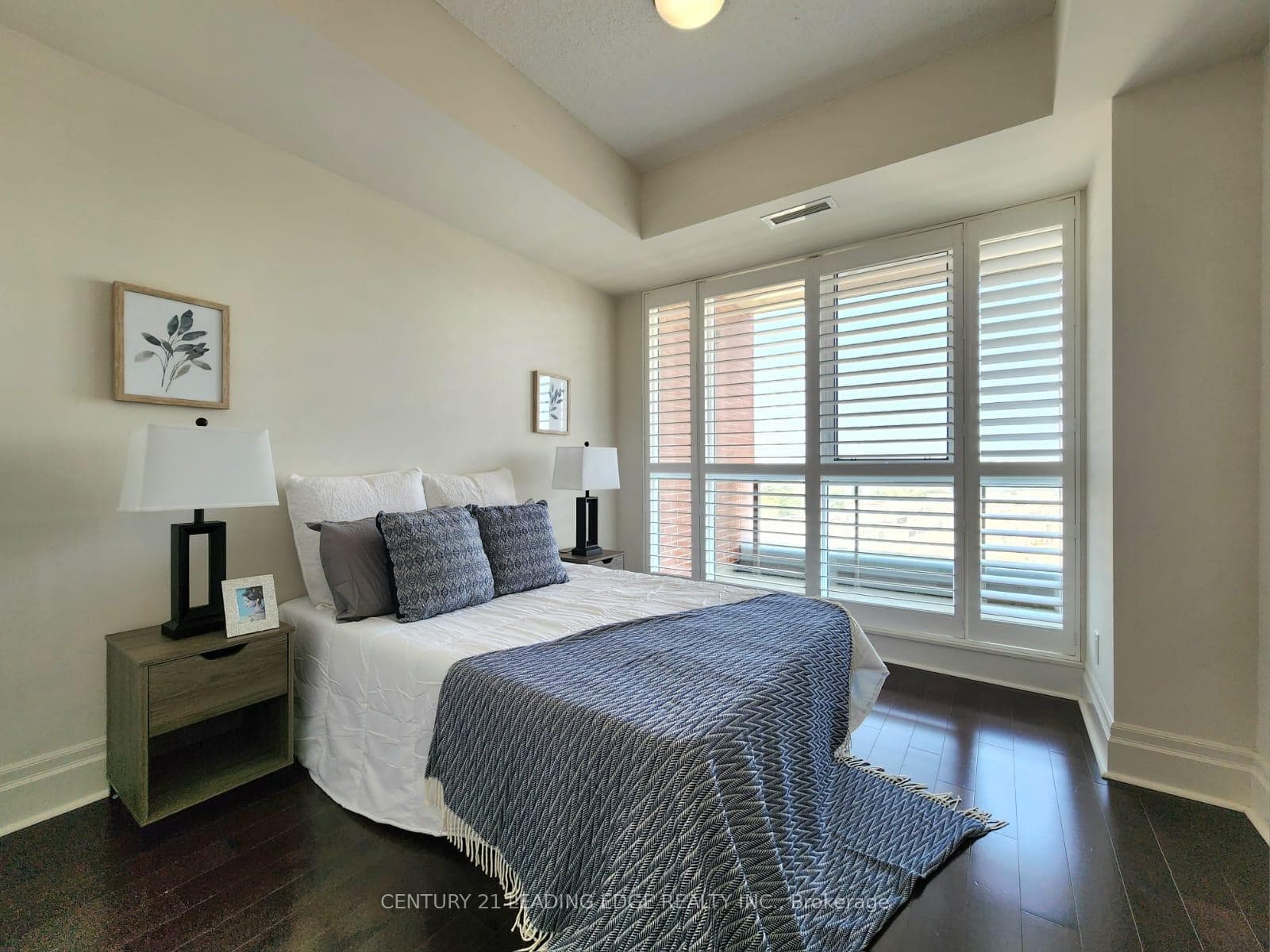 1 Upper Duke Crescent Unit 701 photo 17