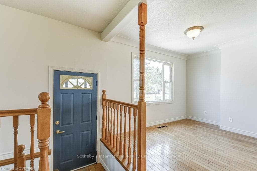 5688 SHERKSTON Road photo 13