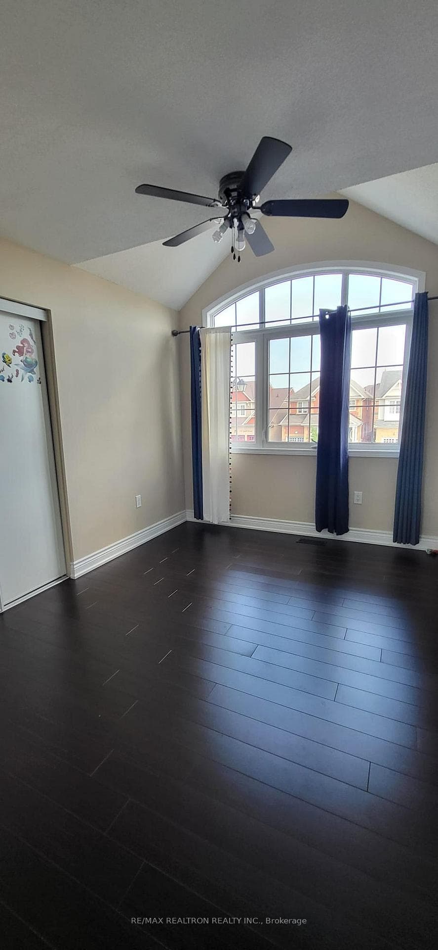 207 Dymott Avenue photo 6