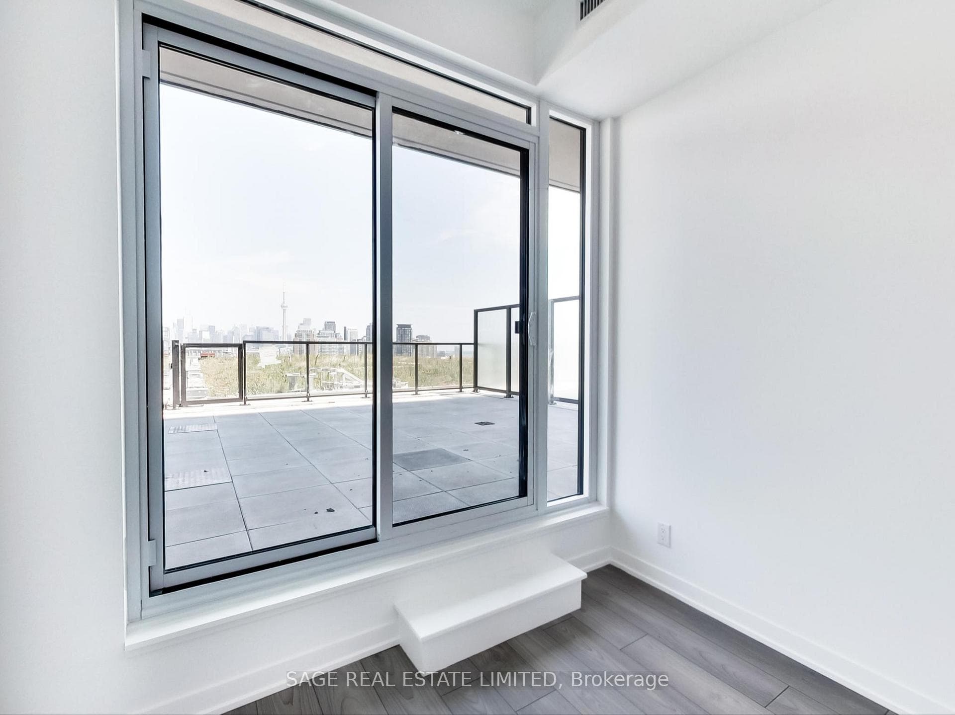 285 Dufferin Street Unit 1401 photo 35