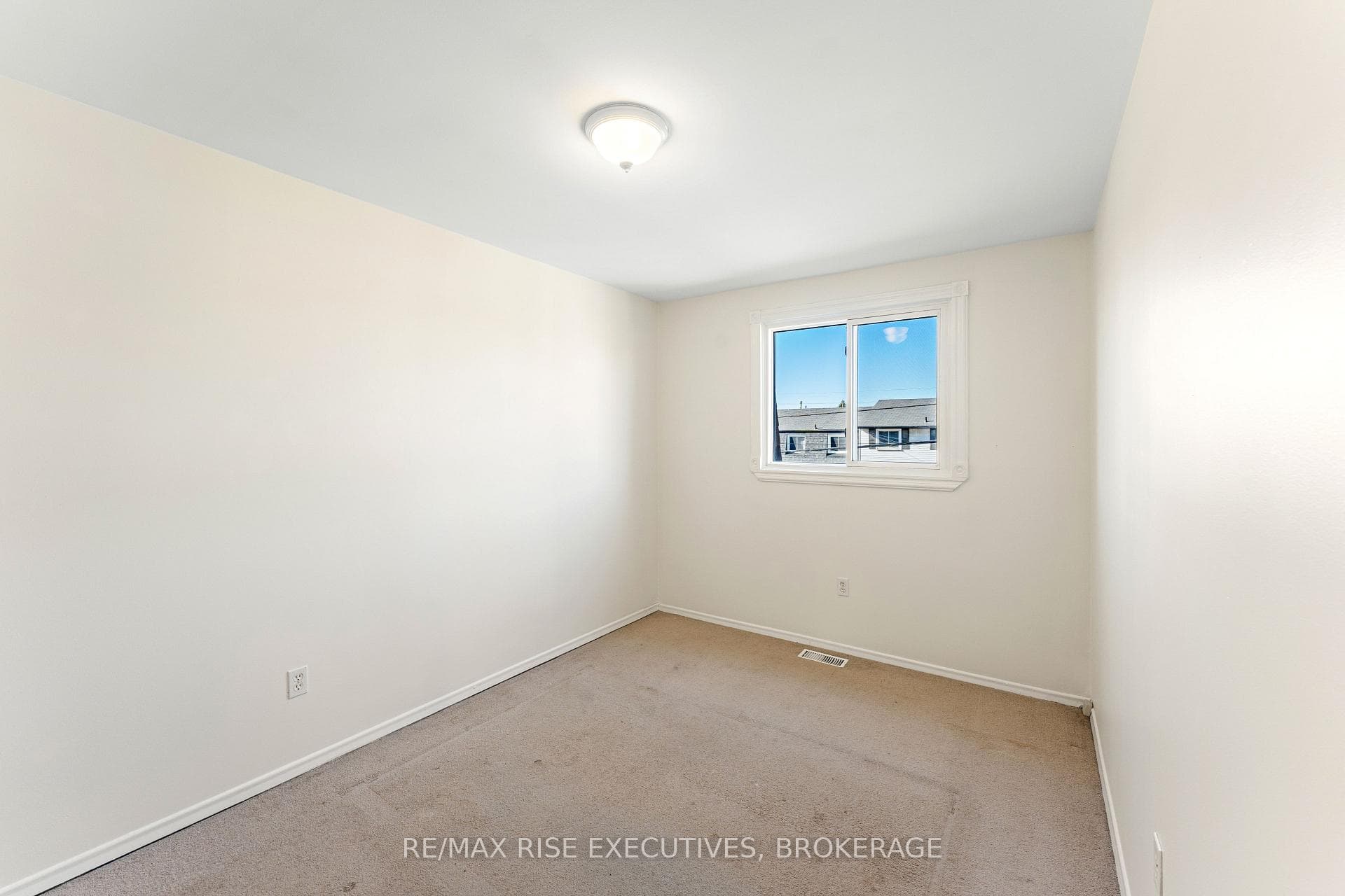 995 Amberdale Crescent photo 18
