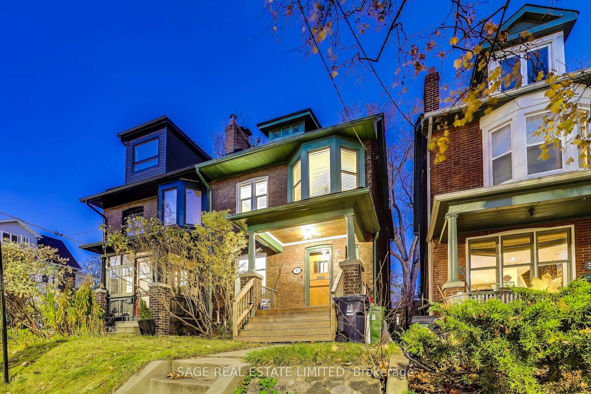 33 Hampton Avenue photo 2