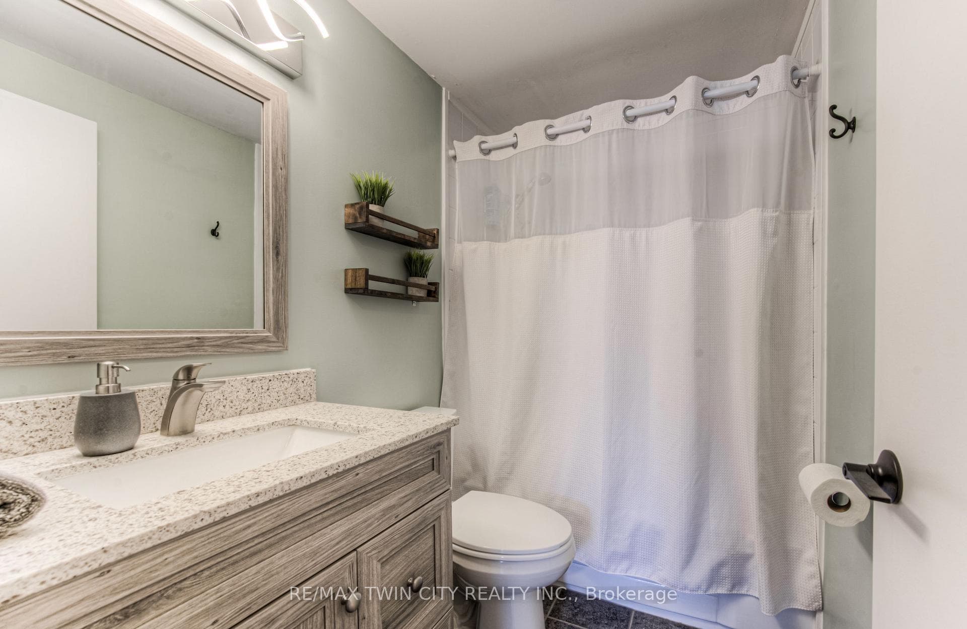 490 REDFOX Road Unit B photo 18