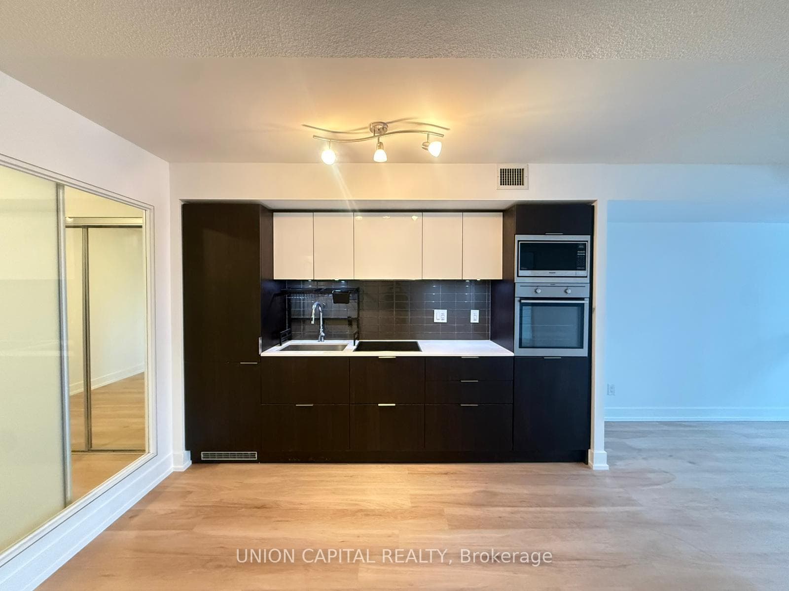 318 Richmond Street Unit 701 photo 14