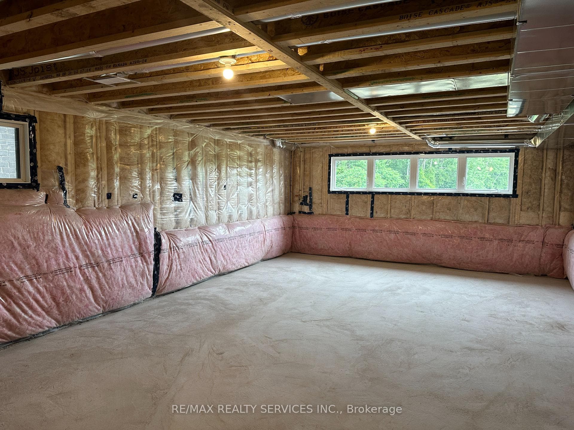 136 Thicketwood Avenue photo 13