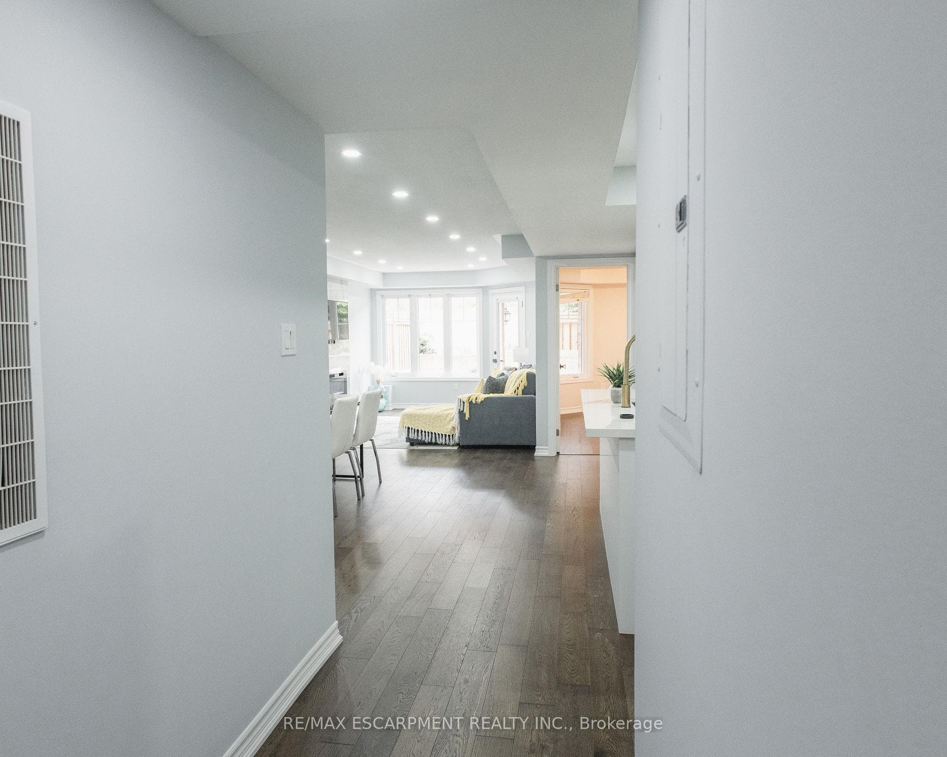 2420 Baronwood Drive Unit 11-01 photo 2