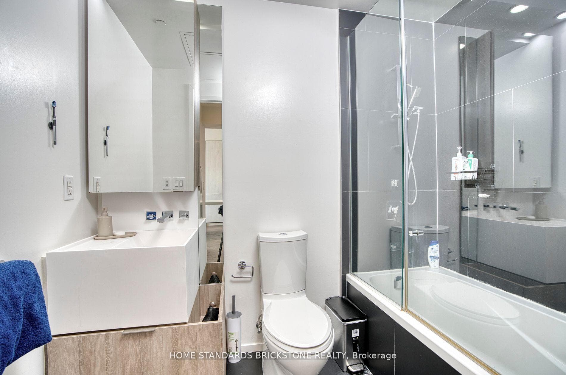 1 Bloor Street Unit 1306 photo 16