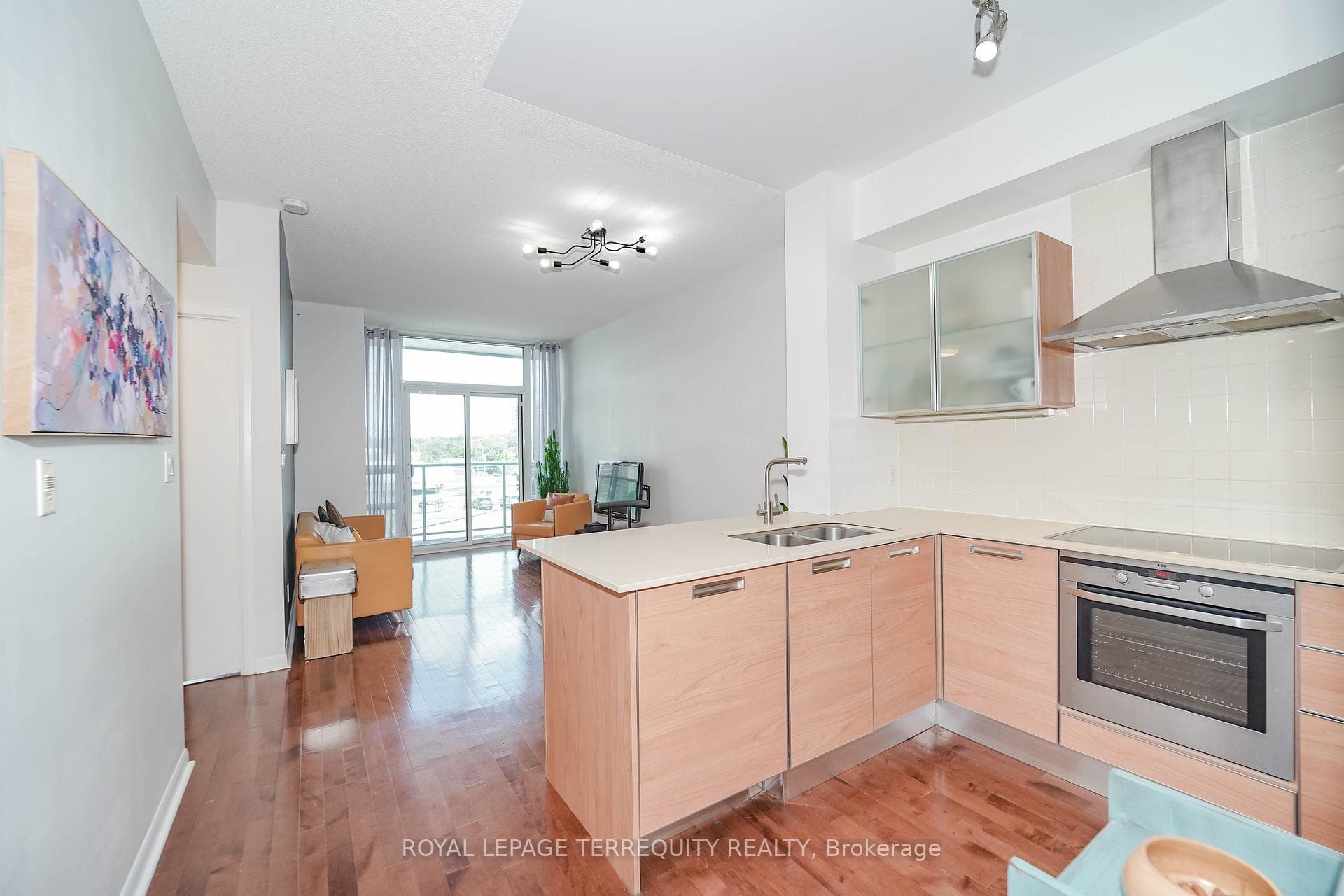 3391 Bloor Street Unit 312 photo 4