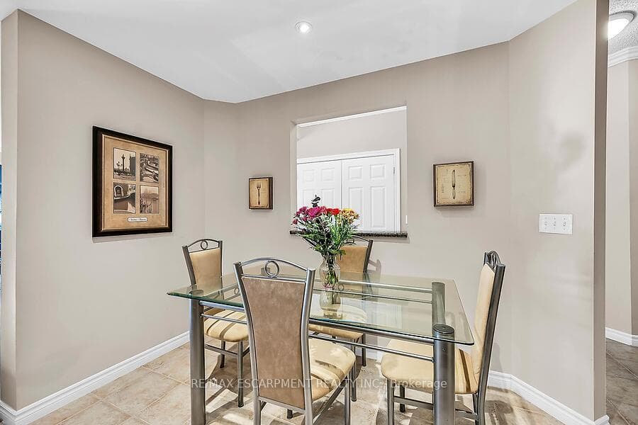 3000 Creekside Drive Unit 601 photo 11