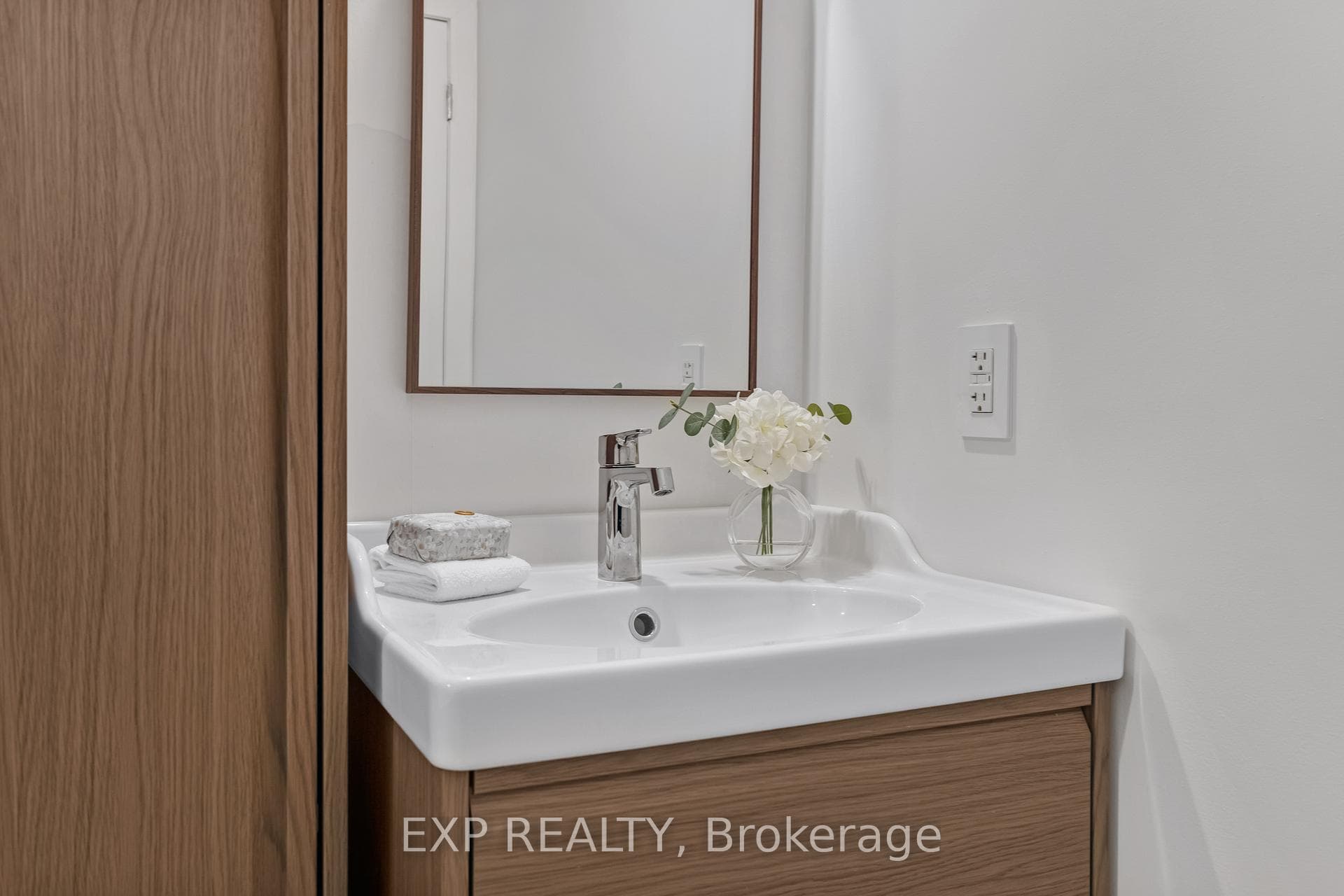 510 King Street Unit 409 photo 32