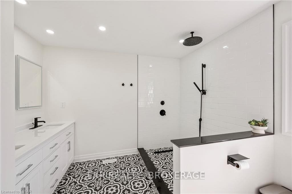 25235 NAIRN Road photo 23