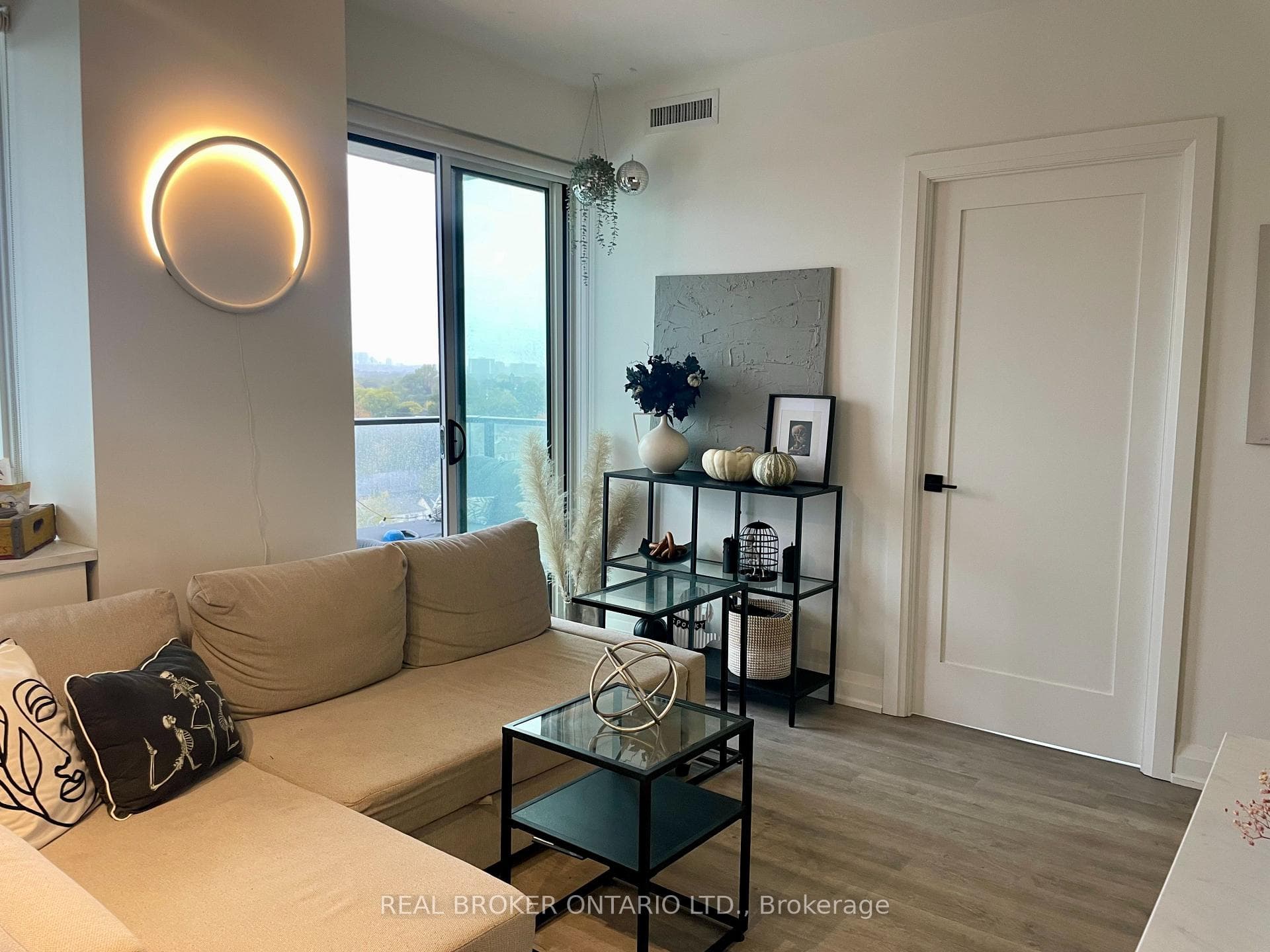 2369 Danforth Avenue Unit 903 photo 6