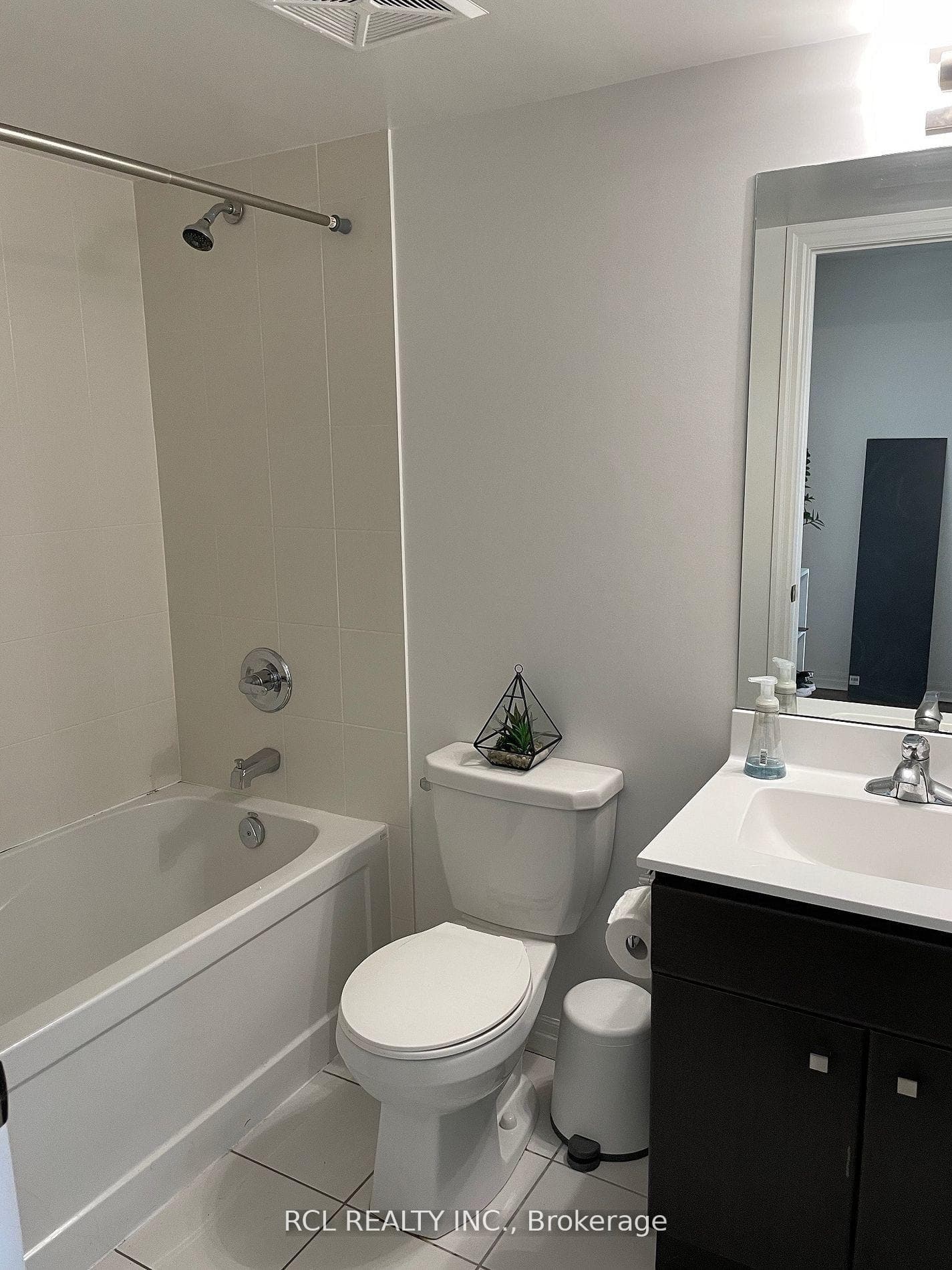 275 Yorkland Road Unit 1809 photo 4