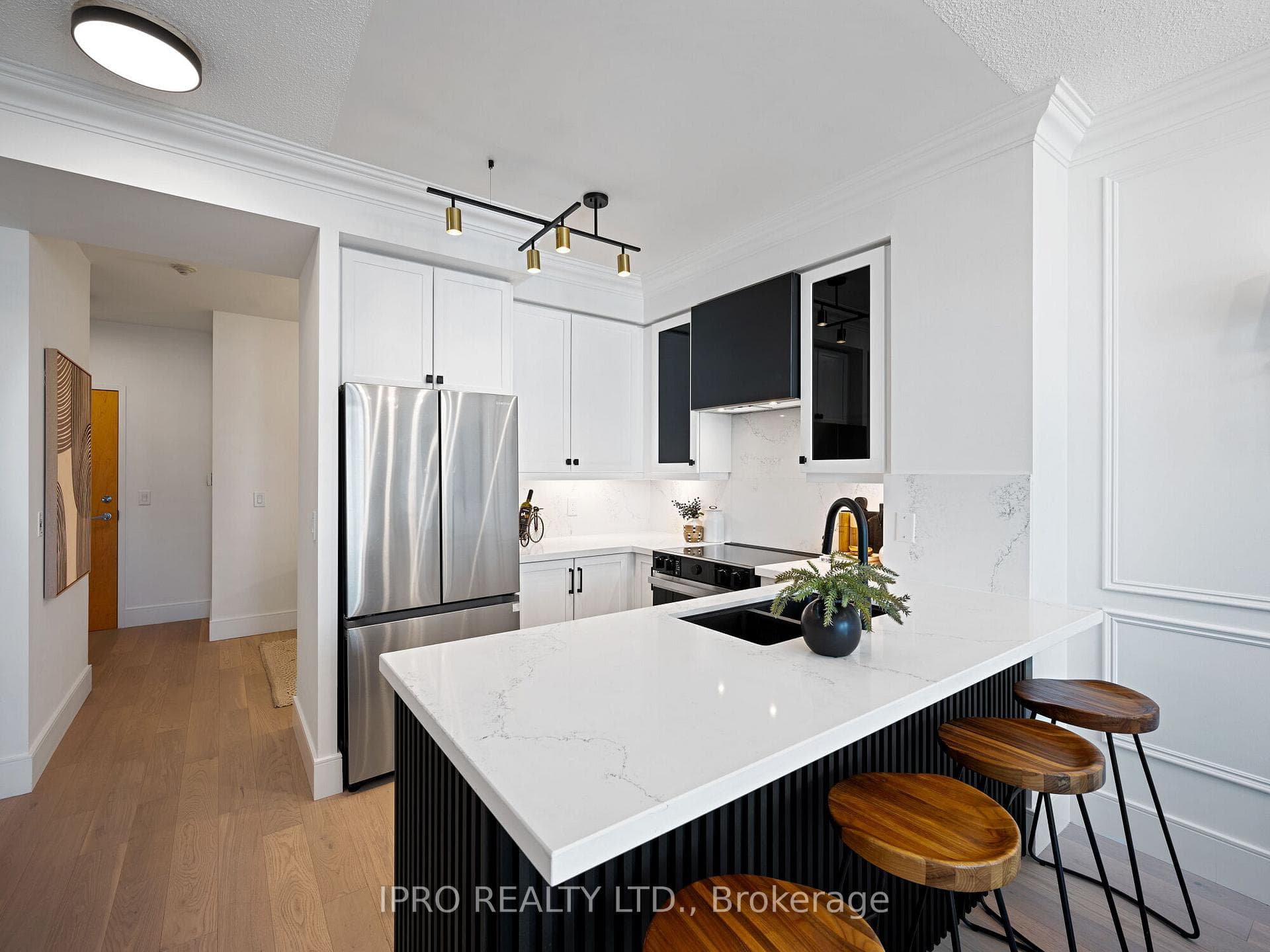 220 Burnhamthorpe Road Unit 2801 photo 10