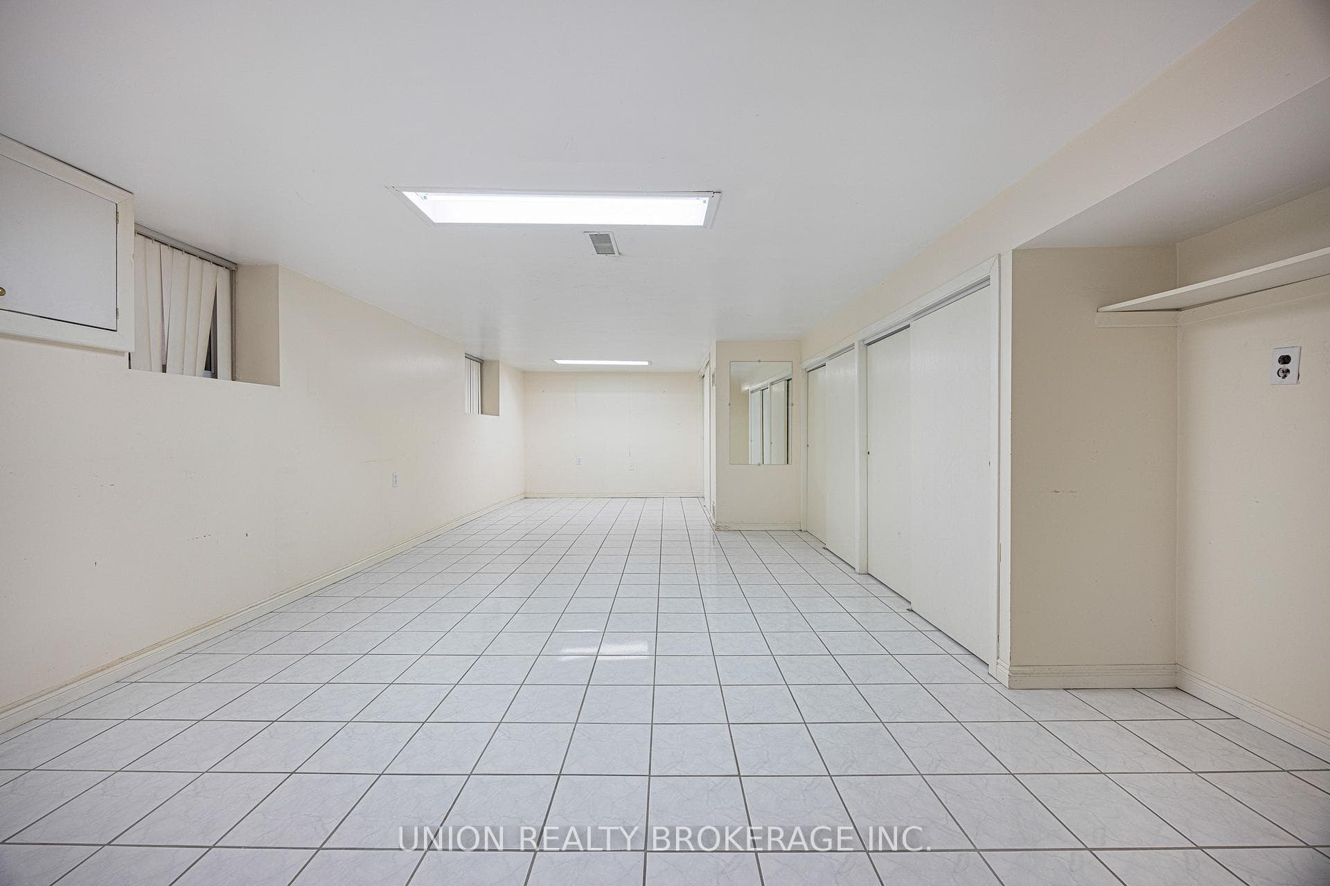 627 Bathurst Street photo 40