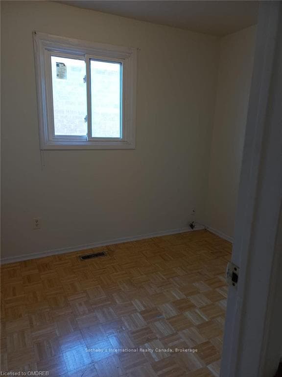 25 DEERPARK Crescent photo 8