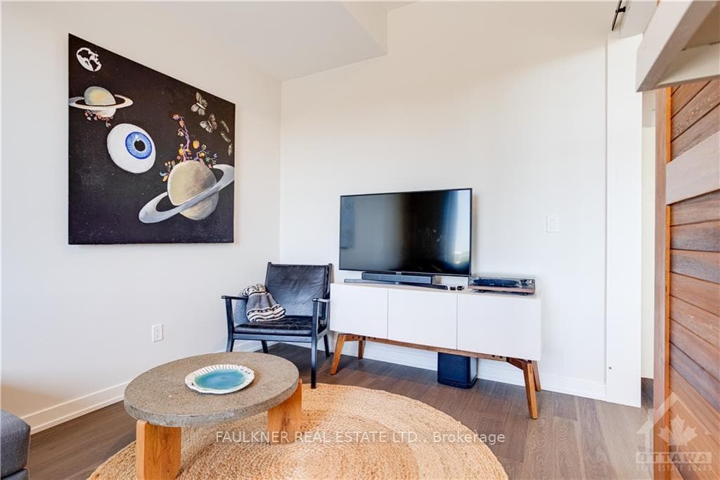 570 DE MAZENOD Avenue Unit 710 photo 9
