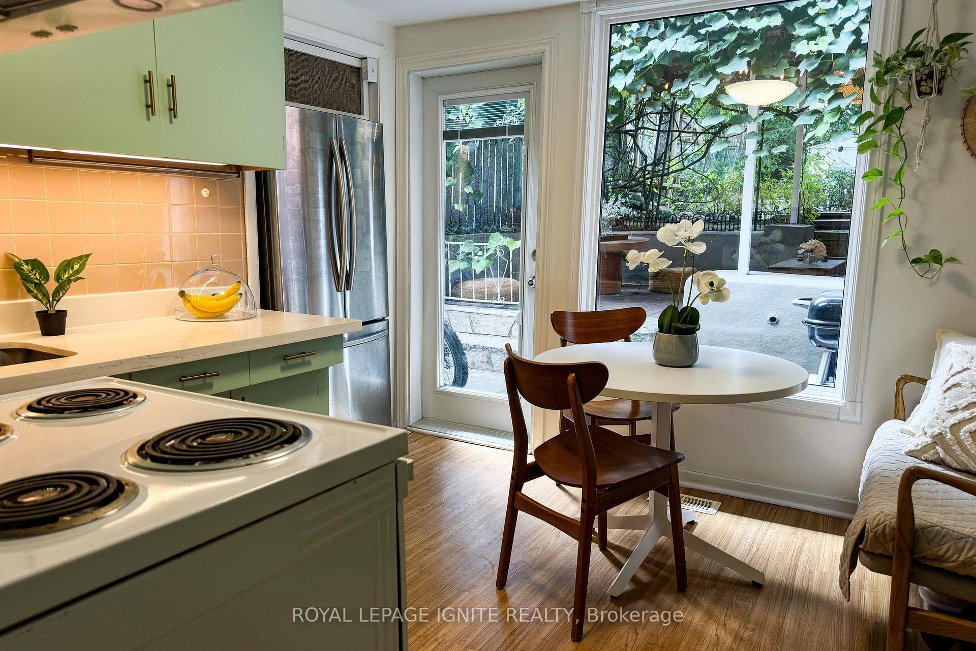 482 Mcroberts Avenue photo 8