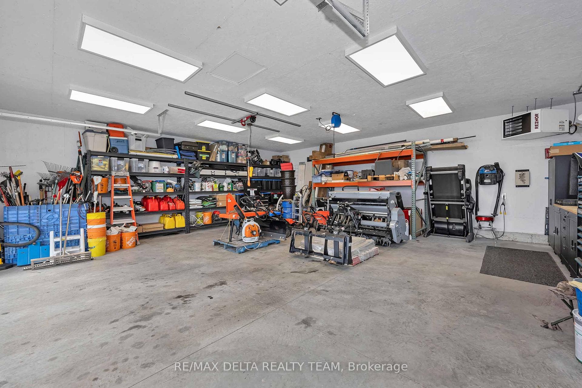 Detached, Heated Garage